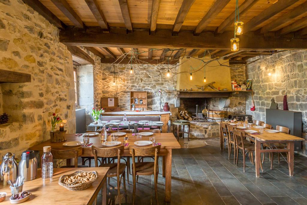 Les Fous Du Village Saint-Esteben